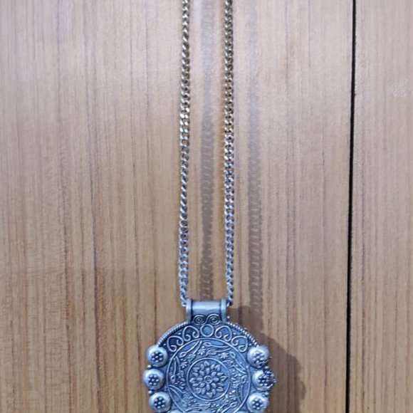 H&M silver necklace - Picture 2 of 3